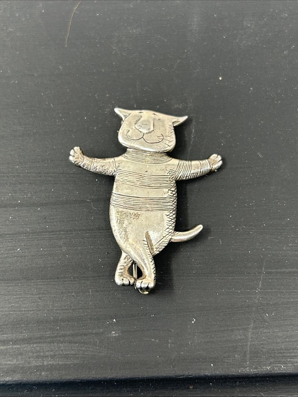 Eman Govey 925 Wimsical Etched Dancing Cat Brooch